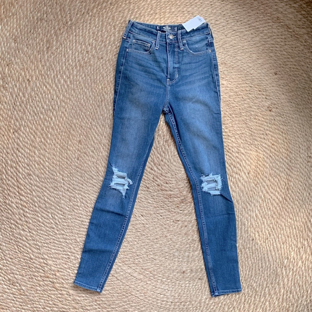 Hollister High Rise Jeans NWT.